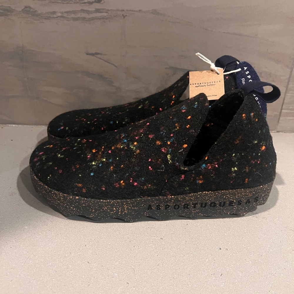 ASPORTUGUESAS by Fly London Come LED Sneakers